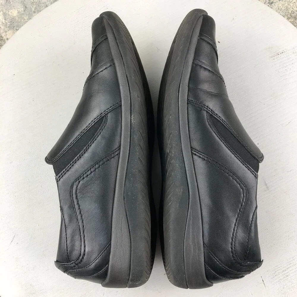 Earth Women's Size 8B Hawk Black Leather Stretch Panel Slip On Casual Shoes